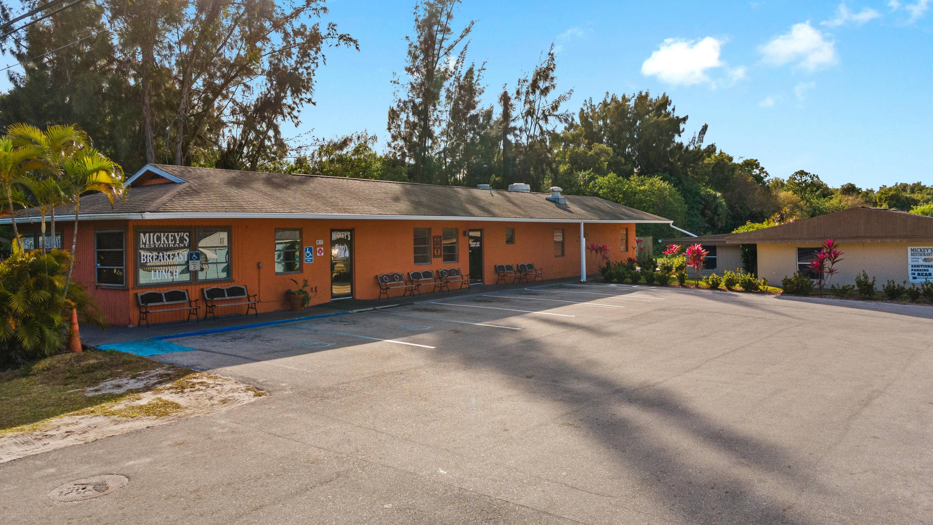 Well maintained. Prime location between Fort Pierce and Port St Lucie.