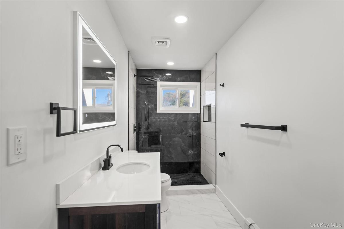 Upper Level Full Bath