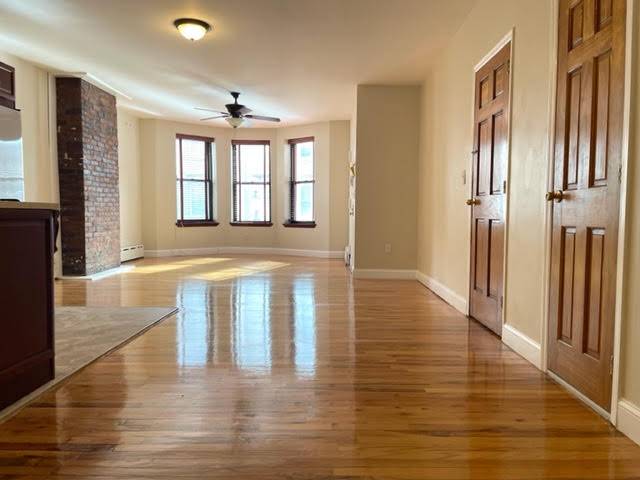Located steps from Prospect Park, this Windsor Terrace 2 bedroom offers both space and convenience.