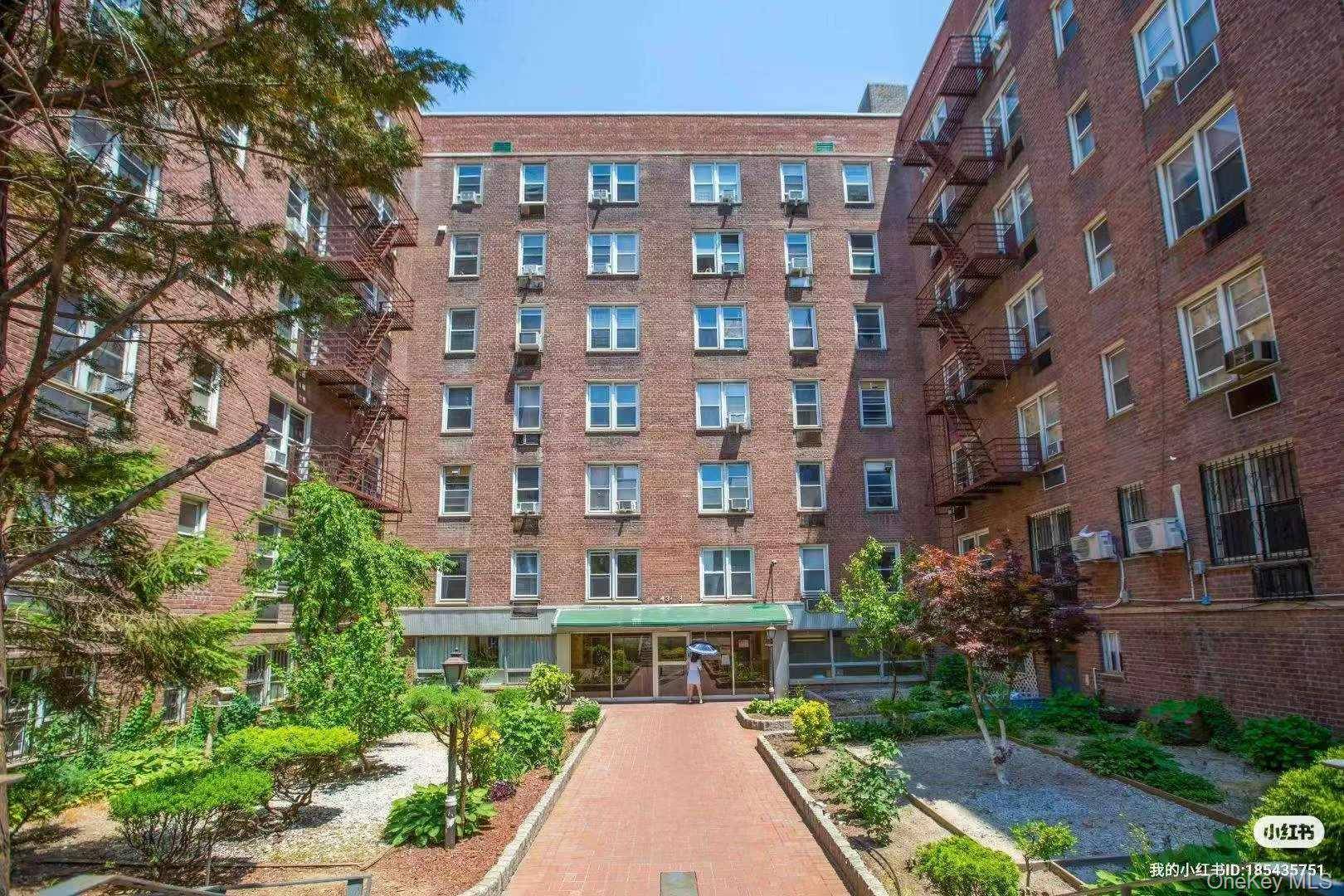 Nestled in heart of downtown Flushing, this spacious condo studio unit which over 537 sq ft living space can easy converted to 2 bedroom.
