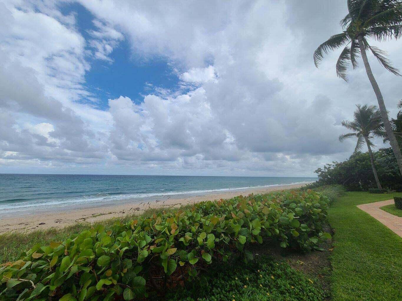 Lovely 1 bed 1 bath seaside condo only steps away from the beautiful ocean sand !