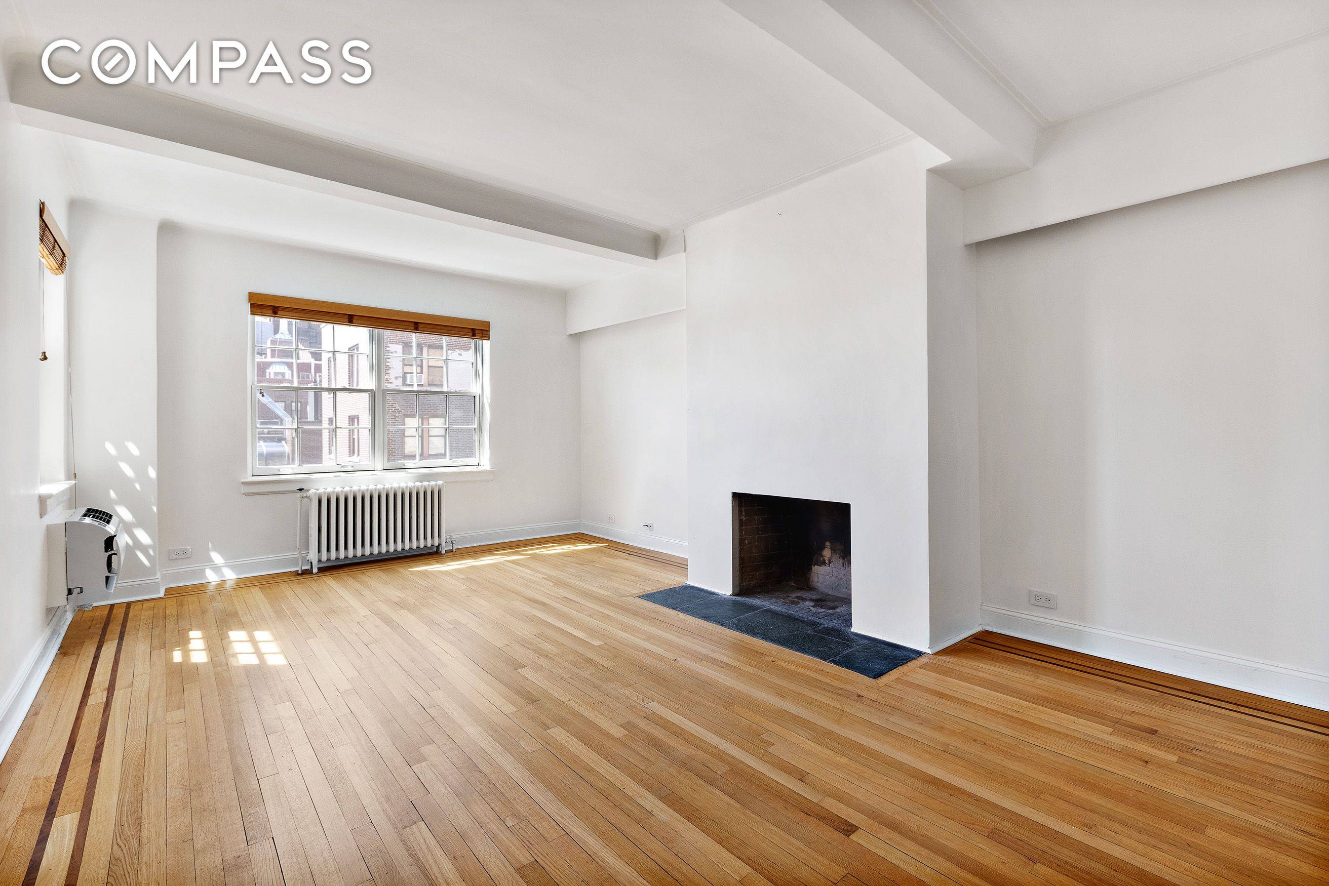 High Floor 1BR in Prime Greenwich Village FIRST SHOWINGS AT OH by APPT 4 10 1 4PM This spacious, sun filled high floor beauty showcases great city views and classic ...