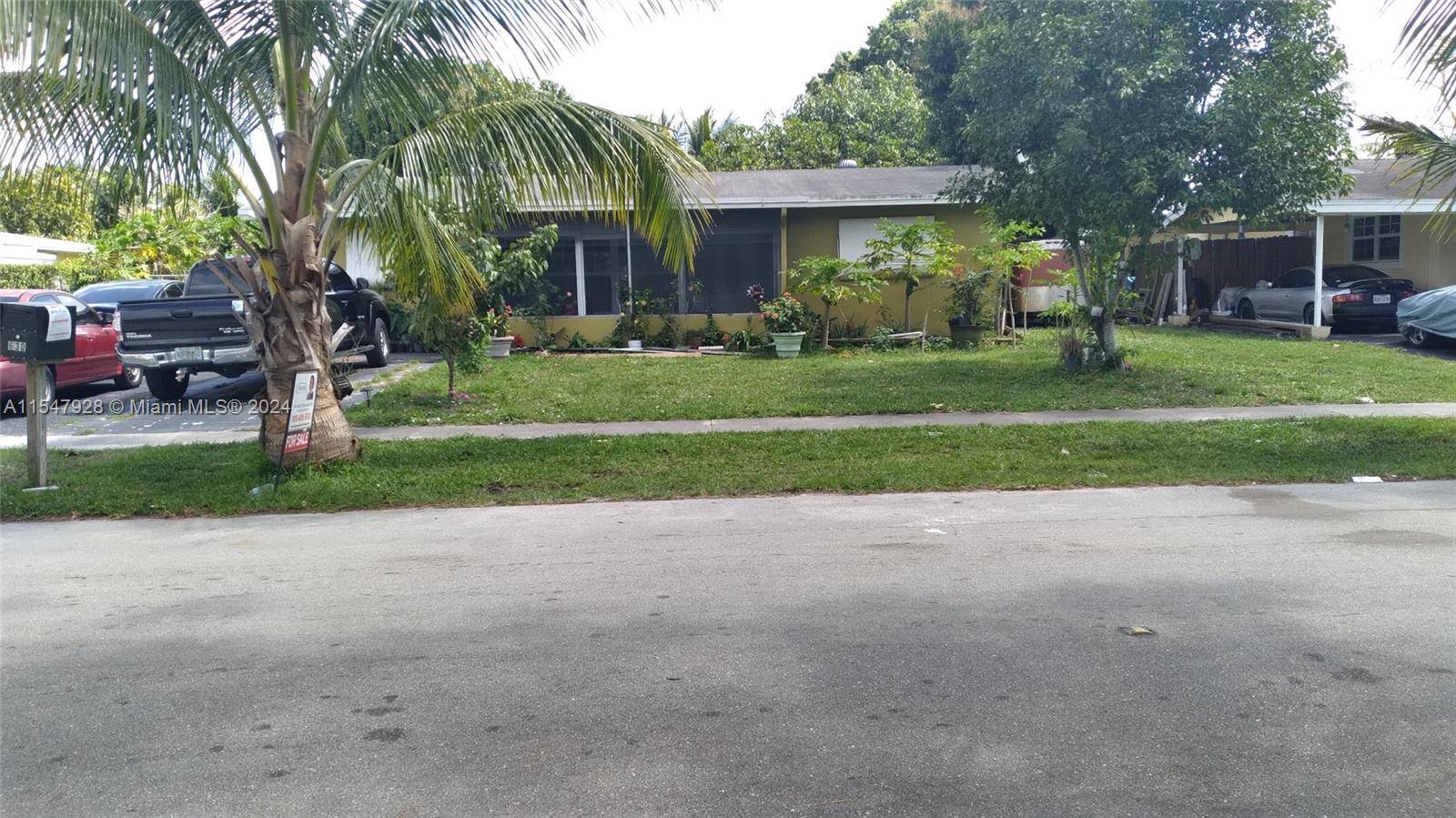 Lovely and spacious single family home in a nice quiet neighborhood, 3 bedrooms and 2 baths.