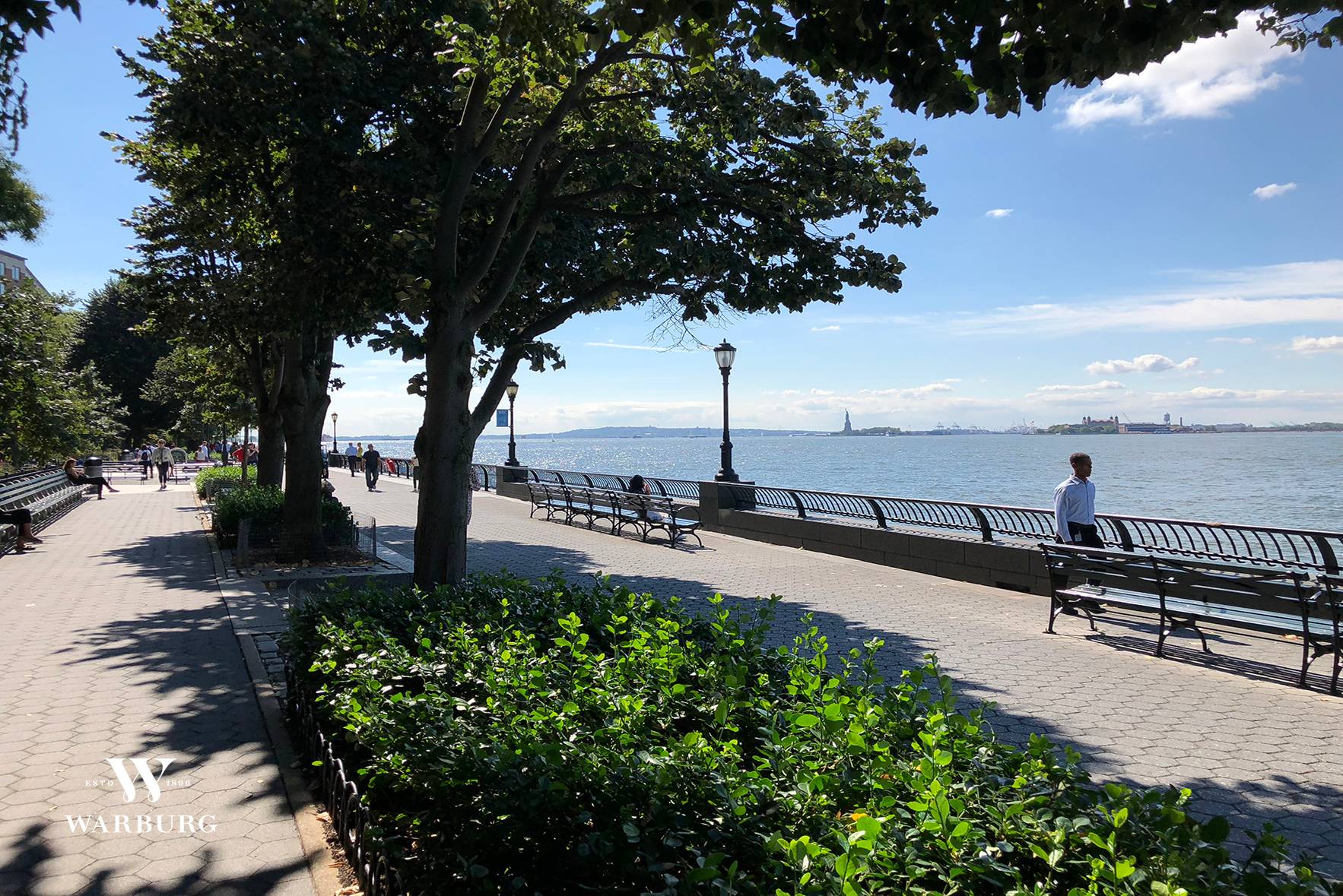 Exciting Battery Park City, close to Brookfield Place World Financial Center, the latest in art, music, fine outdoor dining, cuisine, stores amp ; luxury boutiques.