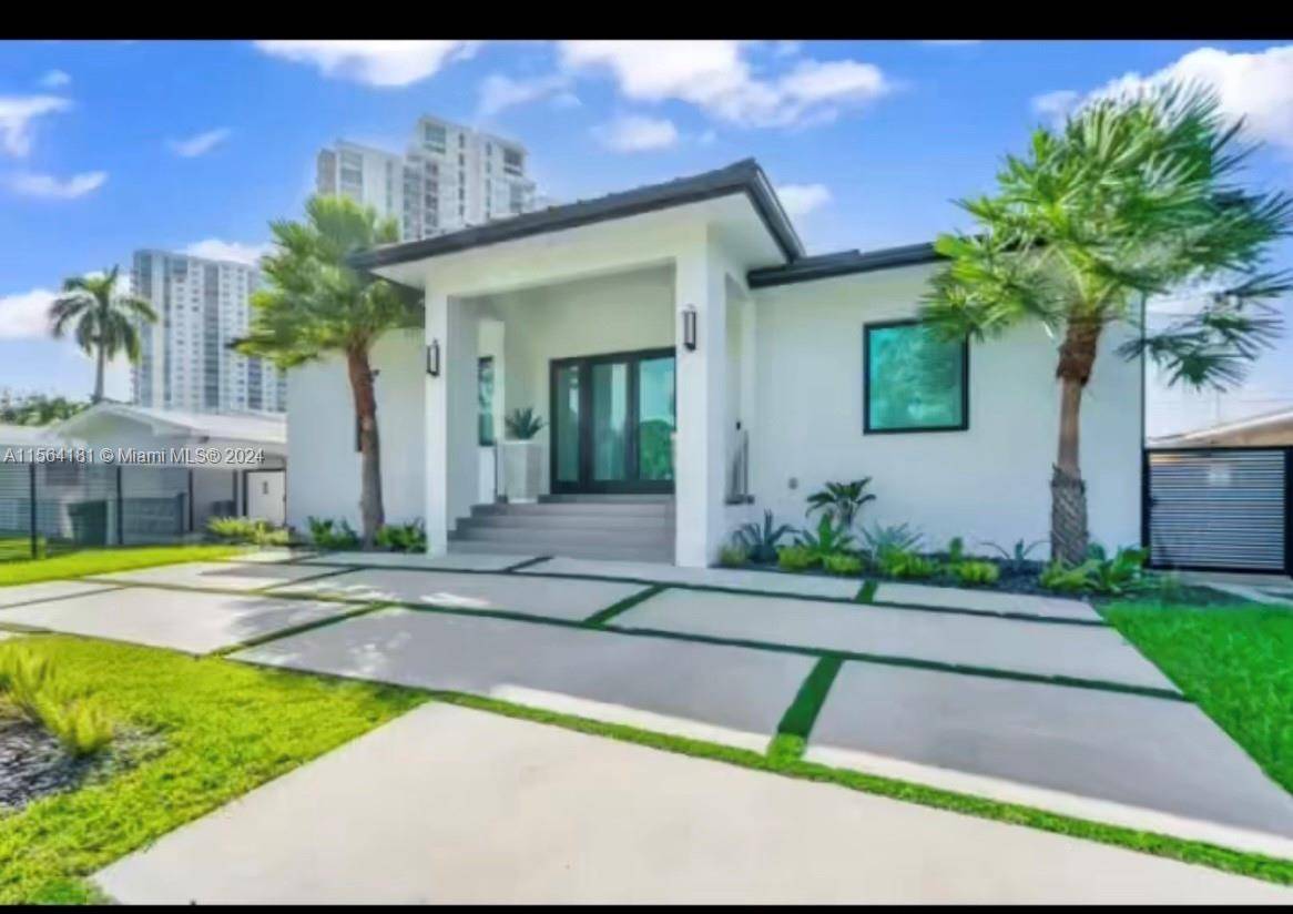 Stunning Riverfront Luxury Home in the Heart of Miami.