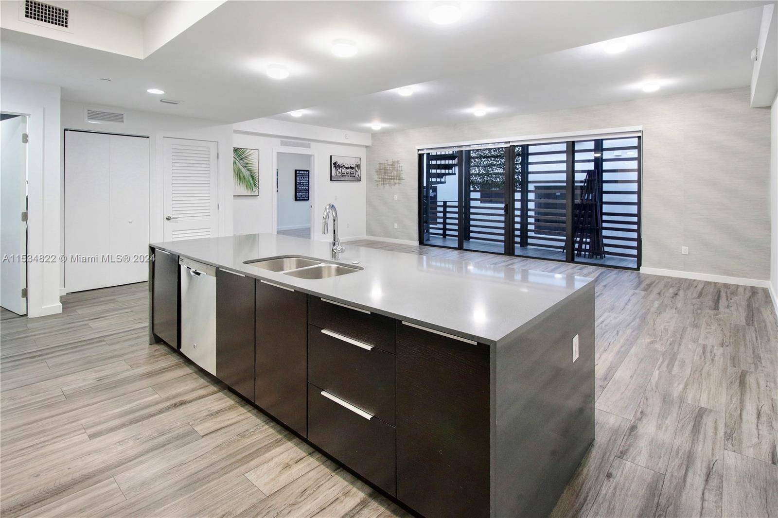 Gorgeous large, open layout, stunning PH unit in the heart of Miami's Coconut Grove.