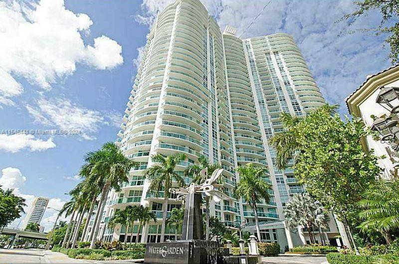 Great location ! A few steps to Las Olas Blvd, restaurants, entertainment, shops and minutes away from Brightline Station, Beach and Airport.
