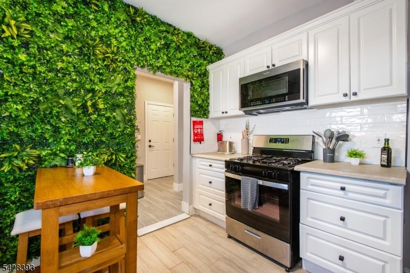 Unit 1L-Kitchen