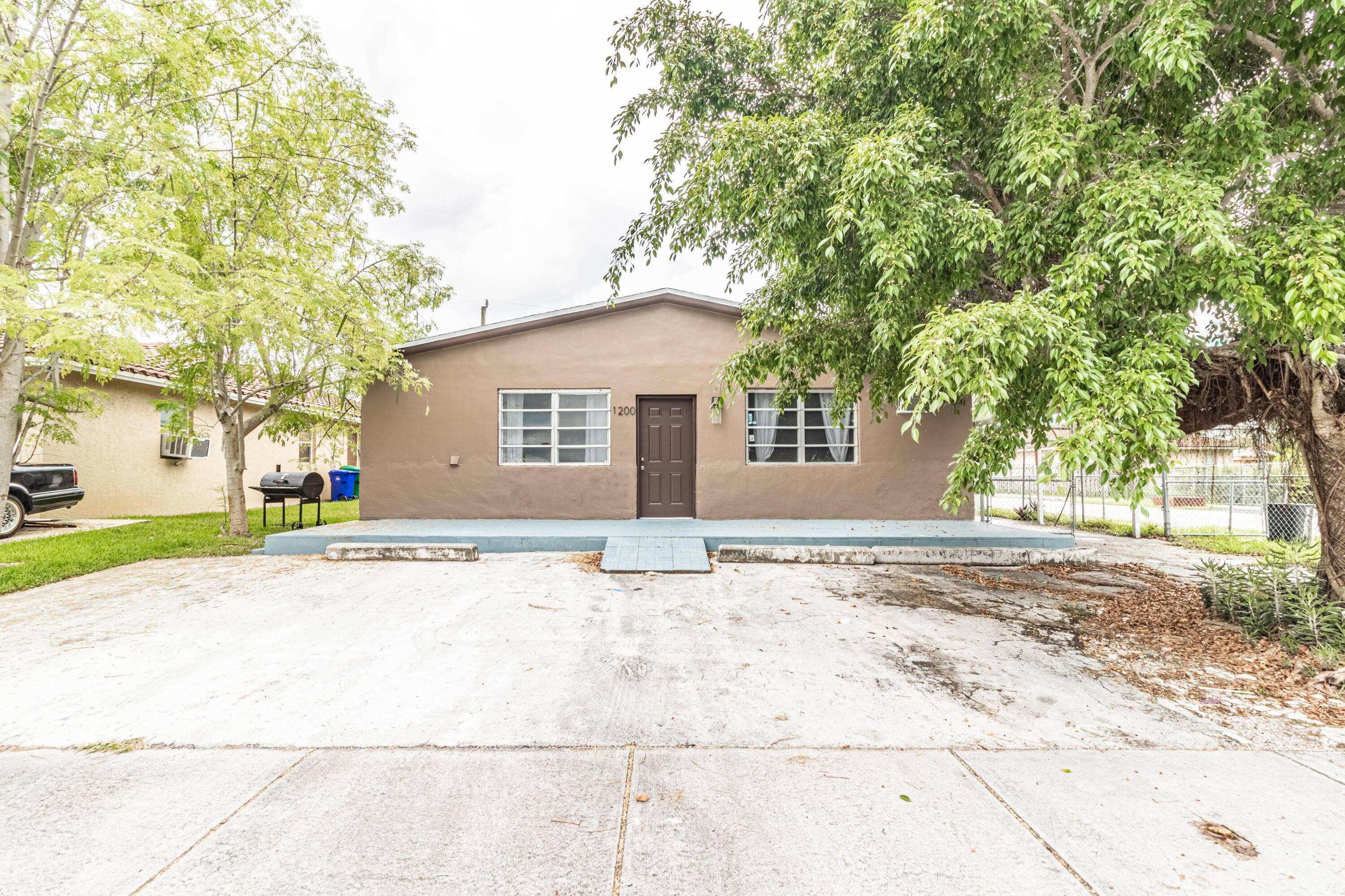 Check off every item on your wishlist in this beautifully renovated home located in the Roosevelt Gardens neighborhood just minutes from the waterfront.