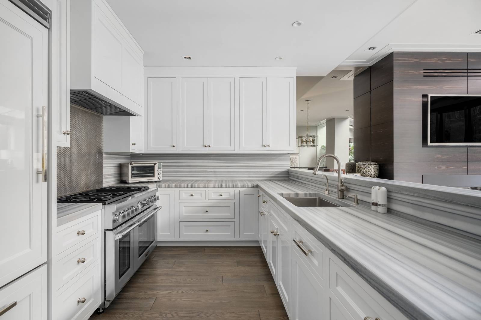 Townhouse 4 at 385 West 12th offers the best of both worlds in one property enjoy the privacy of your own West Village Townhouse within a boutique full service condominium ...