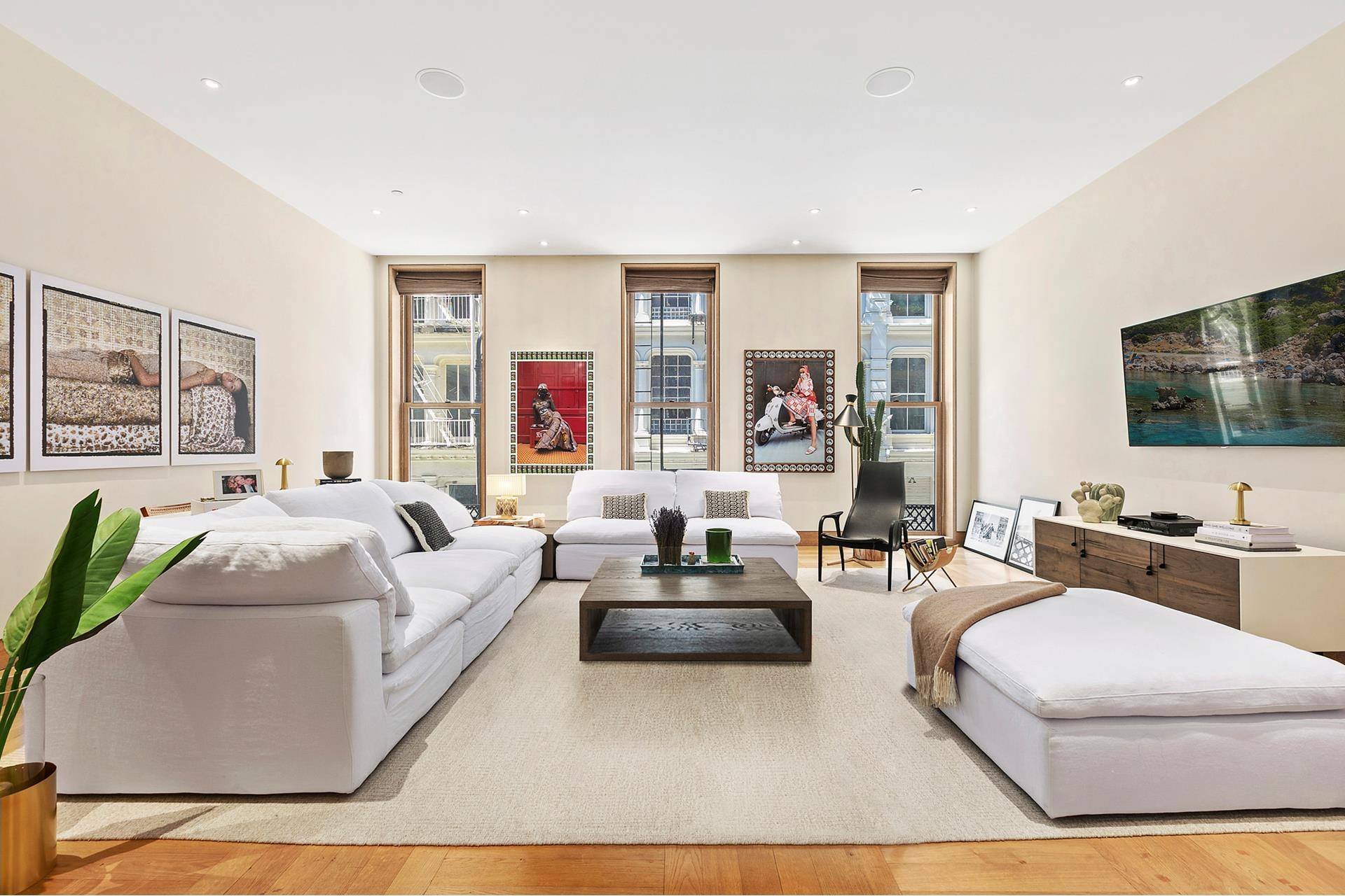 70 Greene Street, Residence 2Offered unfurnished for 15, 500 M or furnished for 17, 500 MLocated in the heart of Soho's Historic Cast Iron District, this modern and sleek loft ...