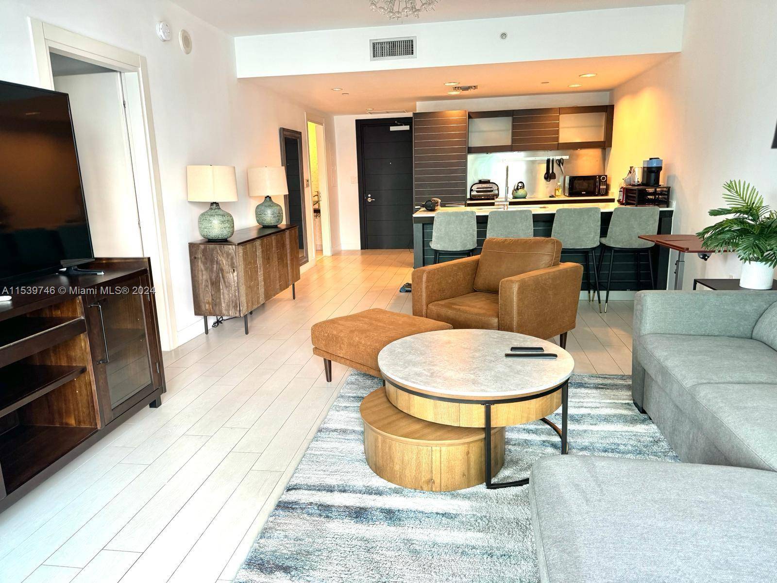 LIVE IN THIS BEAUTIFUL CONDO, Beautiful 1 bedroom 2 baths totally furnished condo, brand new furniture, Live in one of the most amazing buildings, EPIC, enjoy al fresco dinning in ...