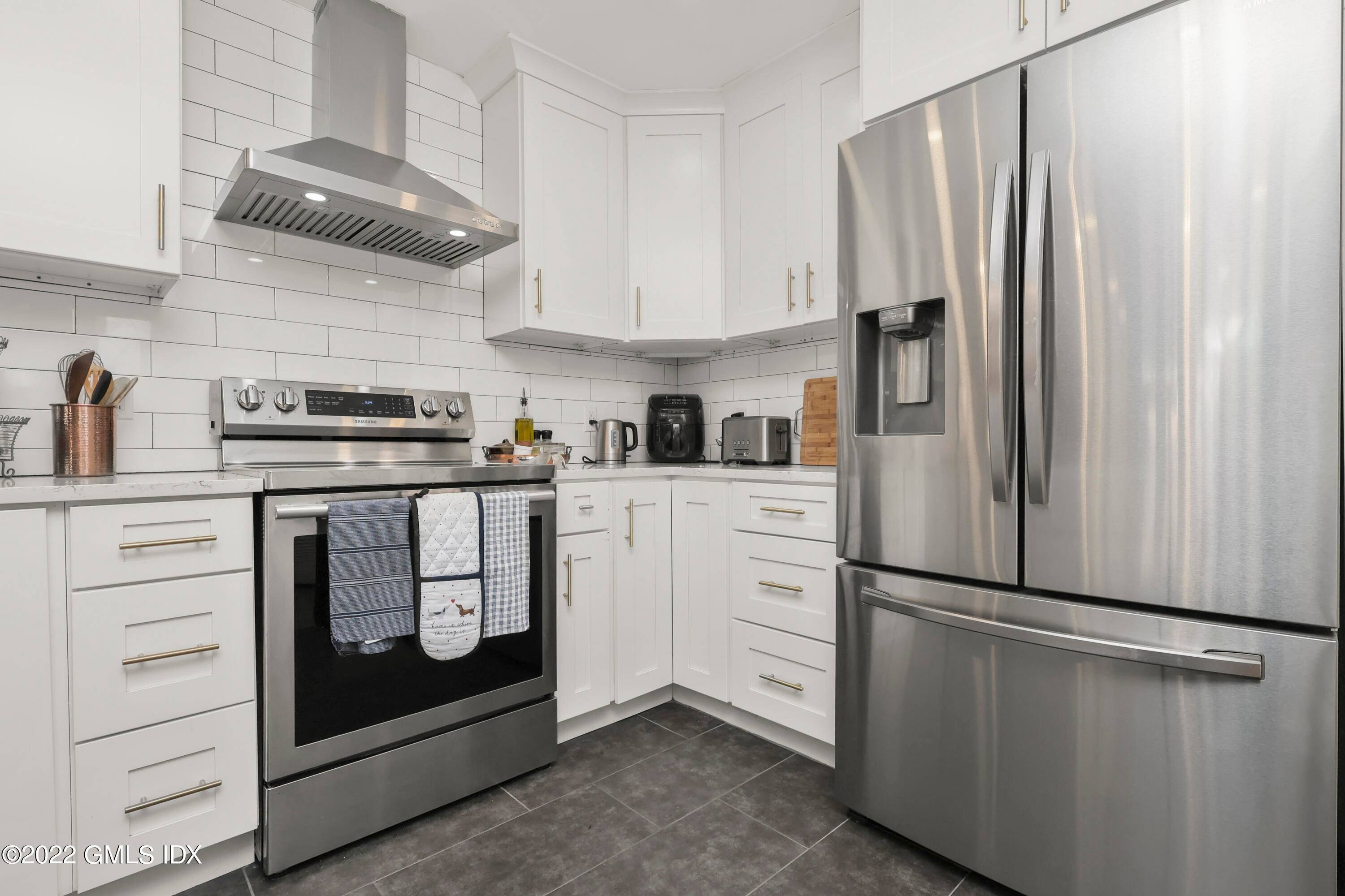 Beautiful Sun filled multi level unit with three exposures, Hardwood floors through out, Main level features large fully renovated kitchen with all top of the line appliances, Living room with ...