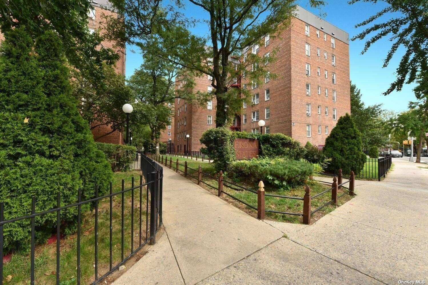 Welcome to this beautiful 1 bedroom COOP in the heart of Forest Hills.