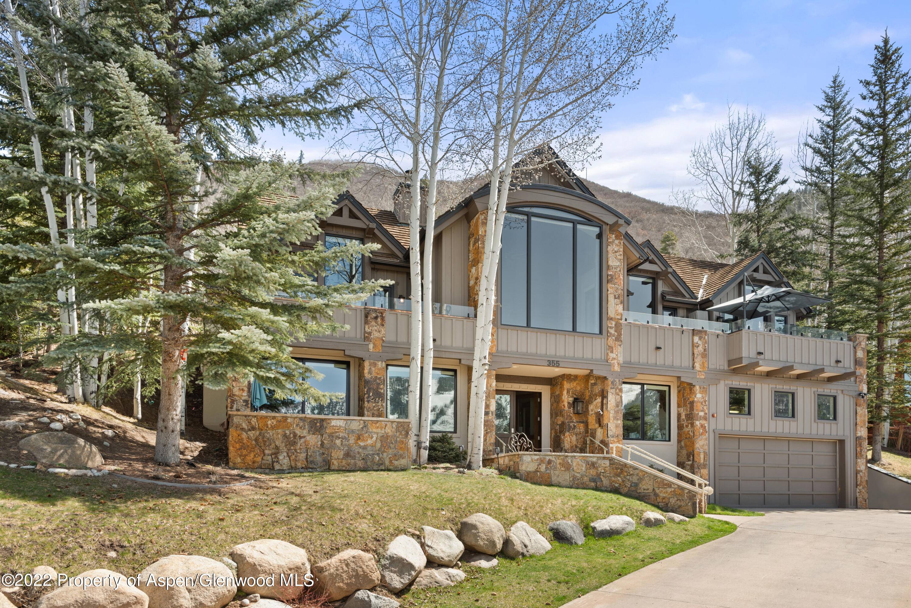 Rarely does a remodeled single family home boasting dramatic Aspen Mountain views become available a mile away from downtown.