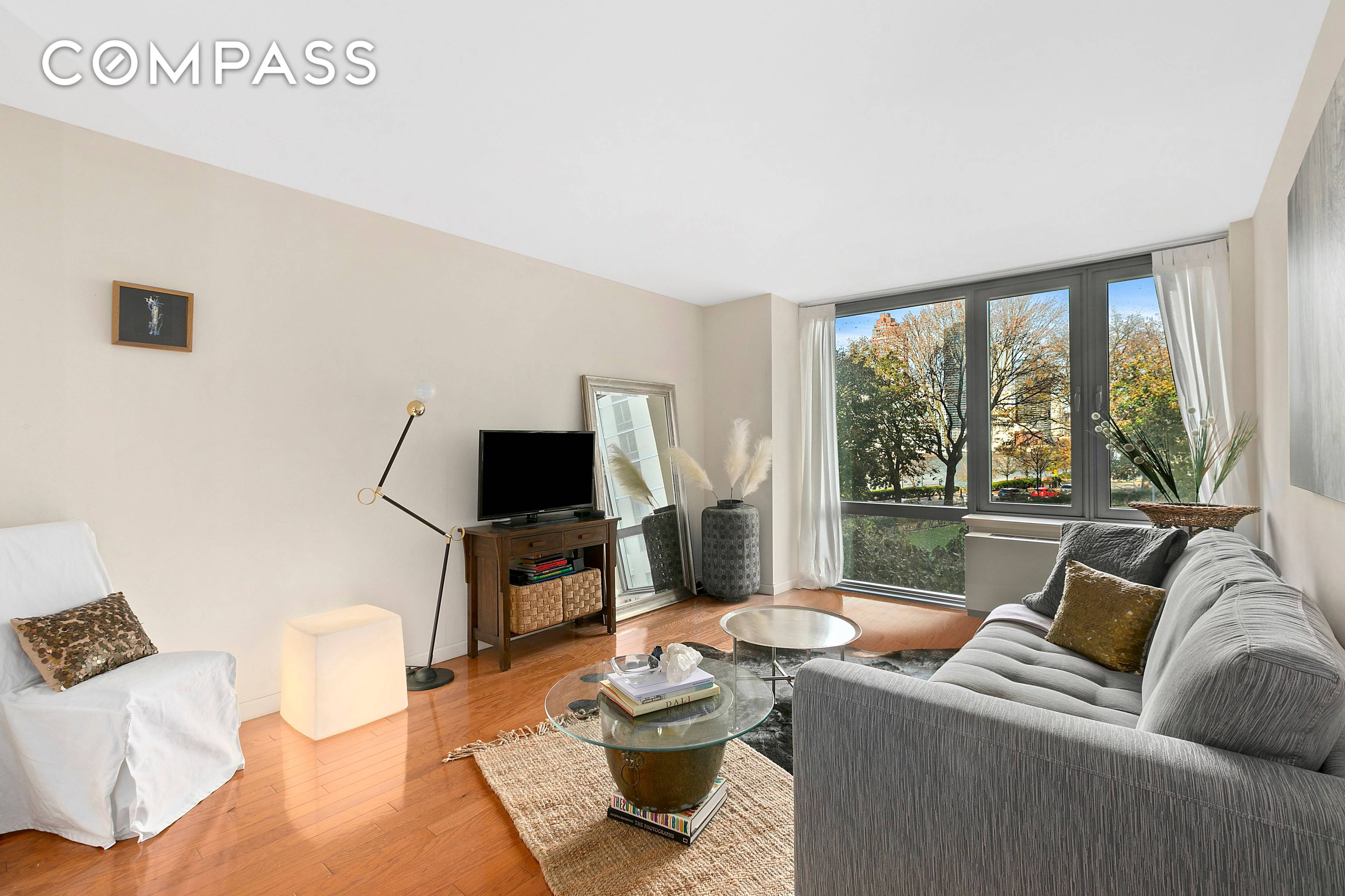 This unique North West facing 1 Bedroom home is featuring floor to ceiling windows, high end finishes, open modern kitchen with stainless steel appliances including a range, refrigerator, dishwasher, microwave, ...