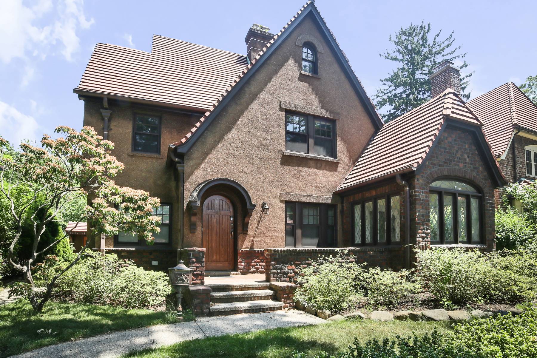 This is an auto generated Unit for BuildingRent 98 Beechknoll Road TRULY ENCHANTING TUDOR An artist's dream home, this exceptional Grosvenor Atterbury conceived detached brick, Tudor styled residence has been ...