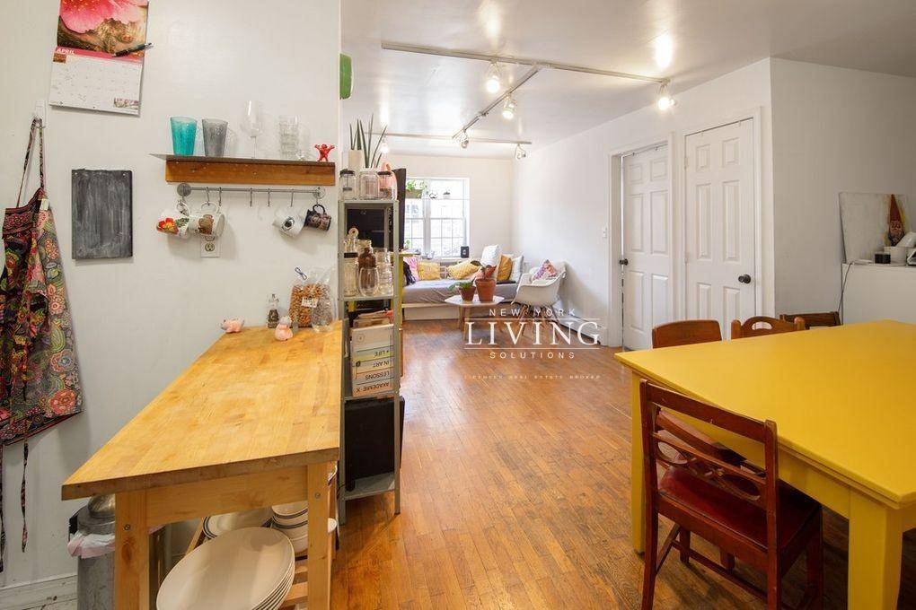 A beautiful and cozy 3 Bedroom, 2 bath apartment in East Williamsburg !