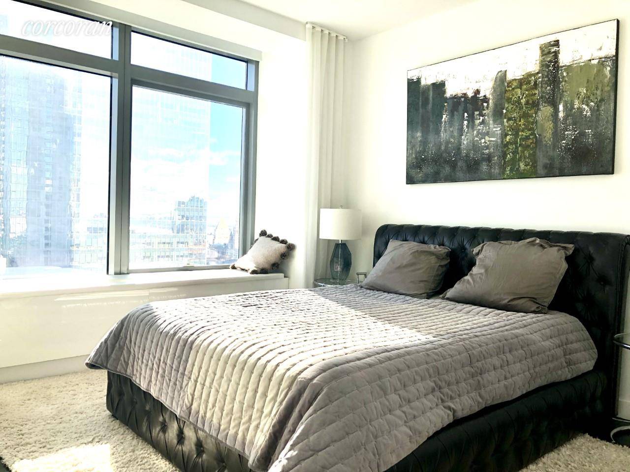 FULLY FURNISHED Magnificent super luxury high rise close to both the Financial District, Battery Park City and Tribeca.