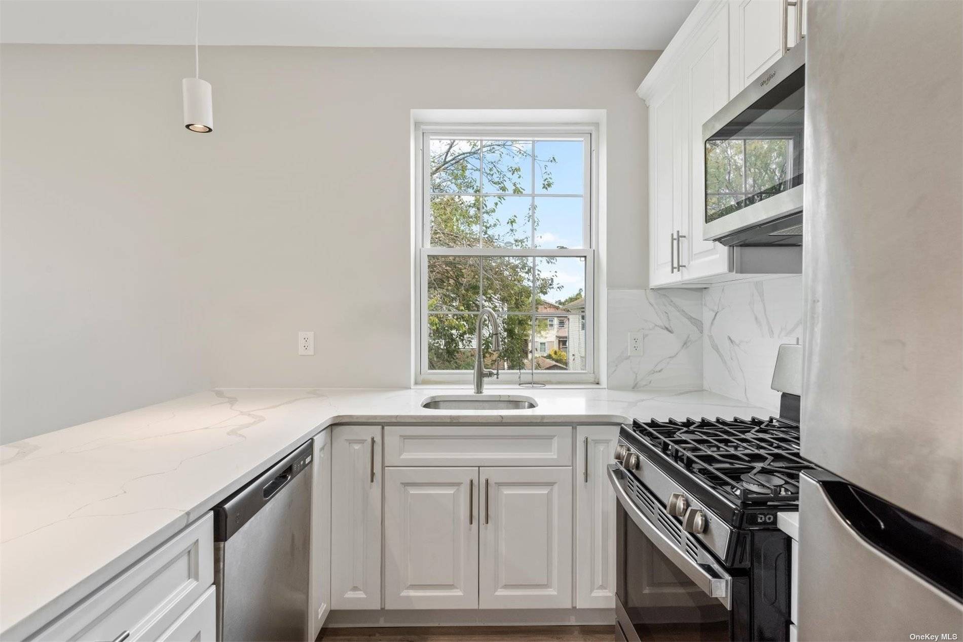 New construction extra ordinary spacious 3 bedrooms apartment, spacious living room and dining room open concept, hardwood floors through out, chef kitchen, quartz counter top, dishwasher, energy saving stainless appliances.