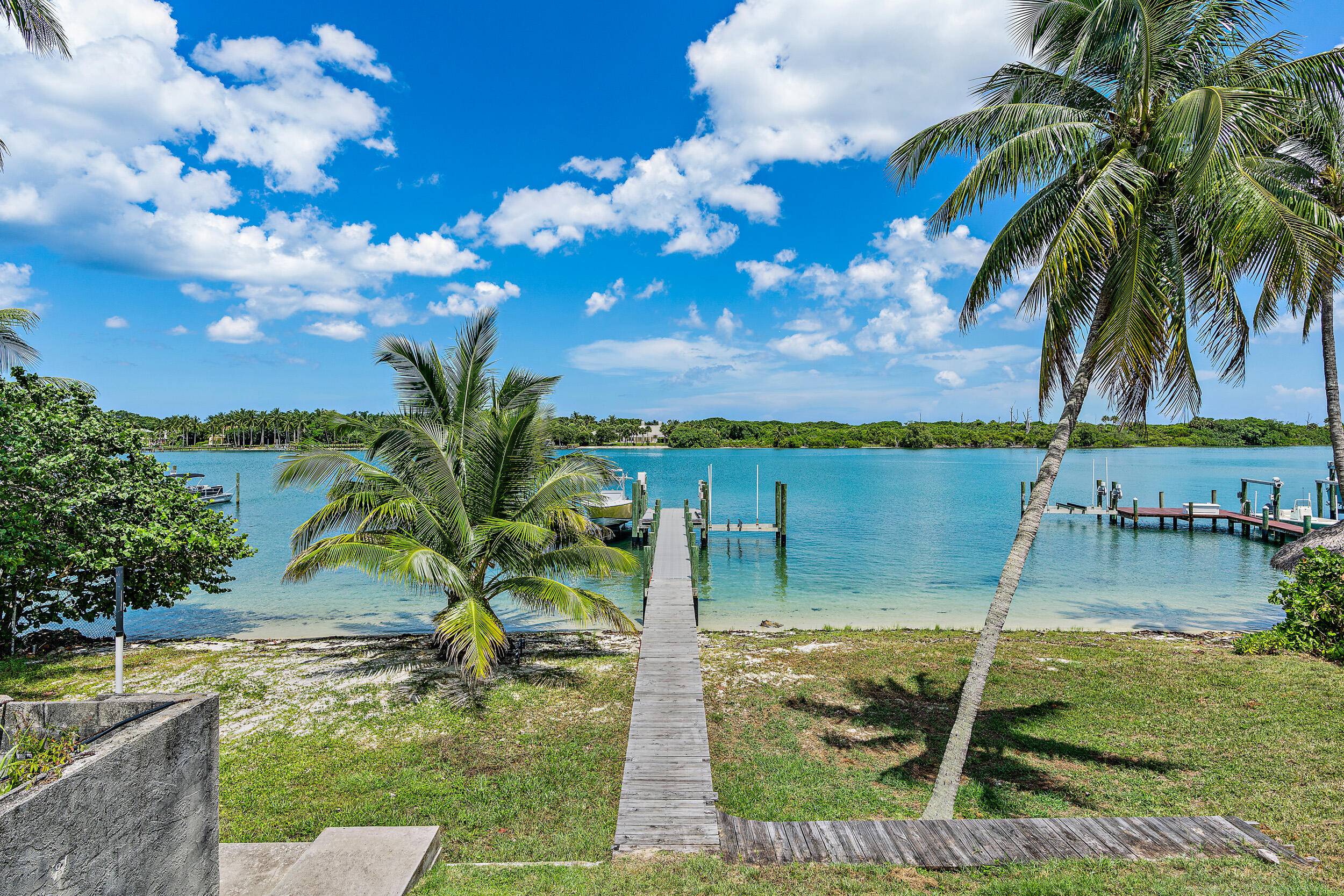 Have you been searching for the perfect waterfront getaway in Florida but nothing has spoken to you yet ?