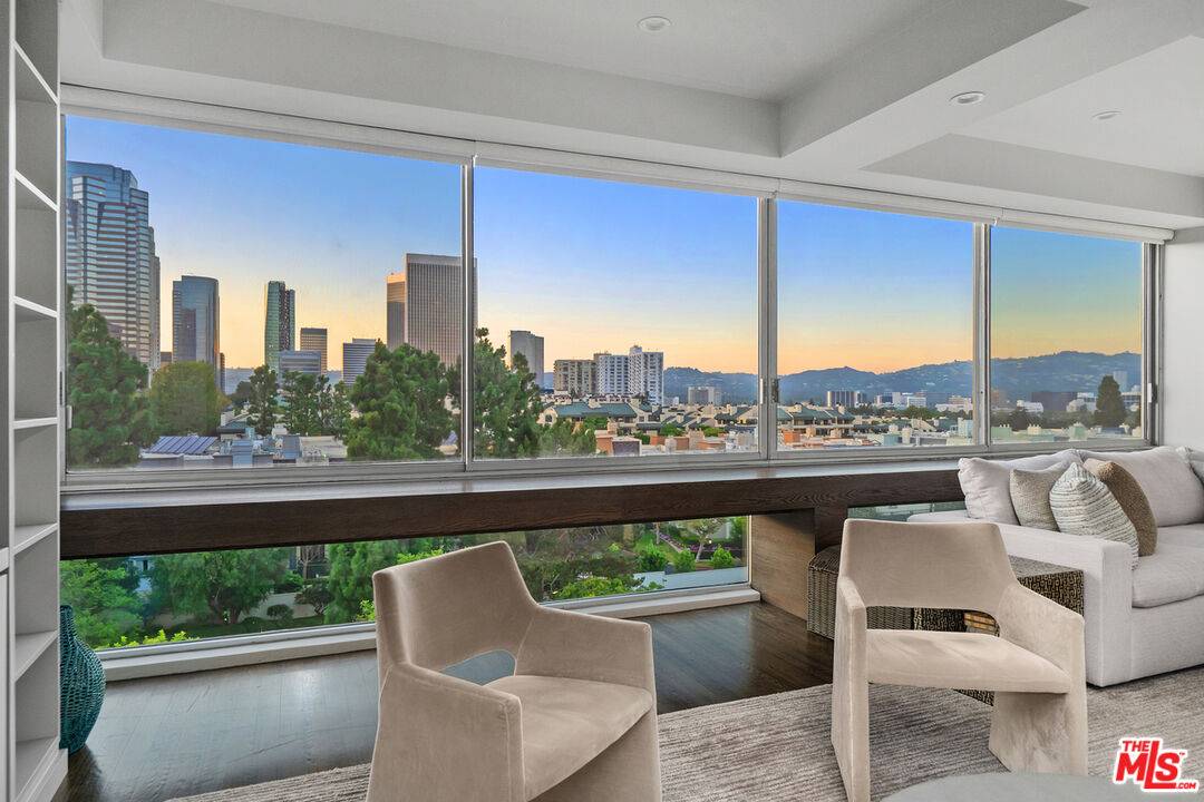 2220 Avenue Of The Stars 2BR Beverlywood La