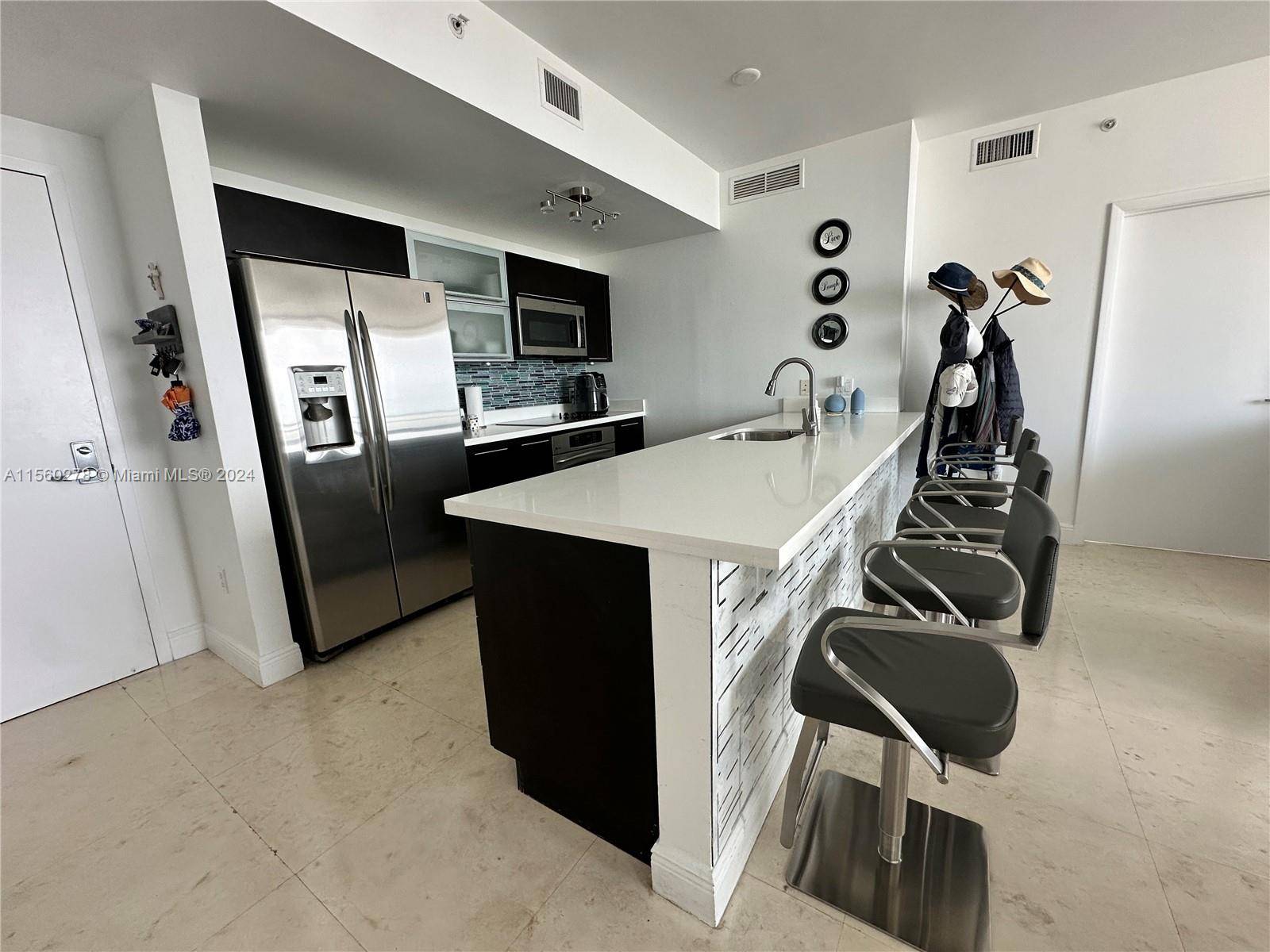 Fully Furnished apartment for rent, ready to move in, Spacious unit with Great open View to Miami River and Downtown Skyline, conveniently located near Downtown, Brickell, Metro mover station, Resort ...