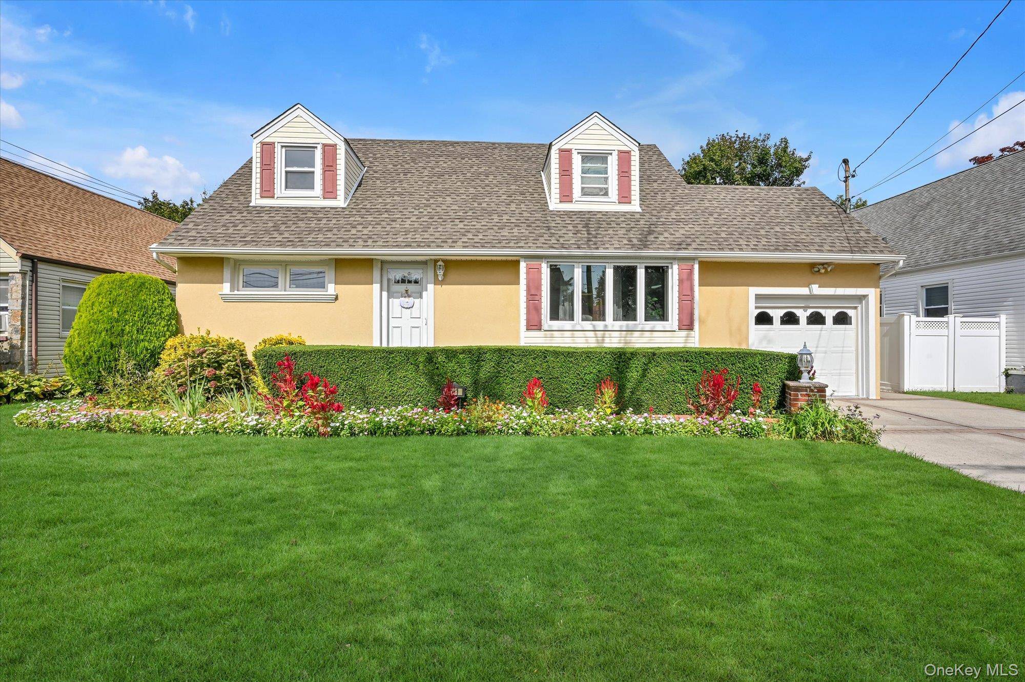 Welcome to this inviting Cape Cod style house that perfectly blends comfort and funtionality.