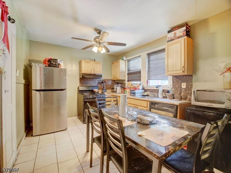 1 Floor Kitchen