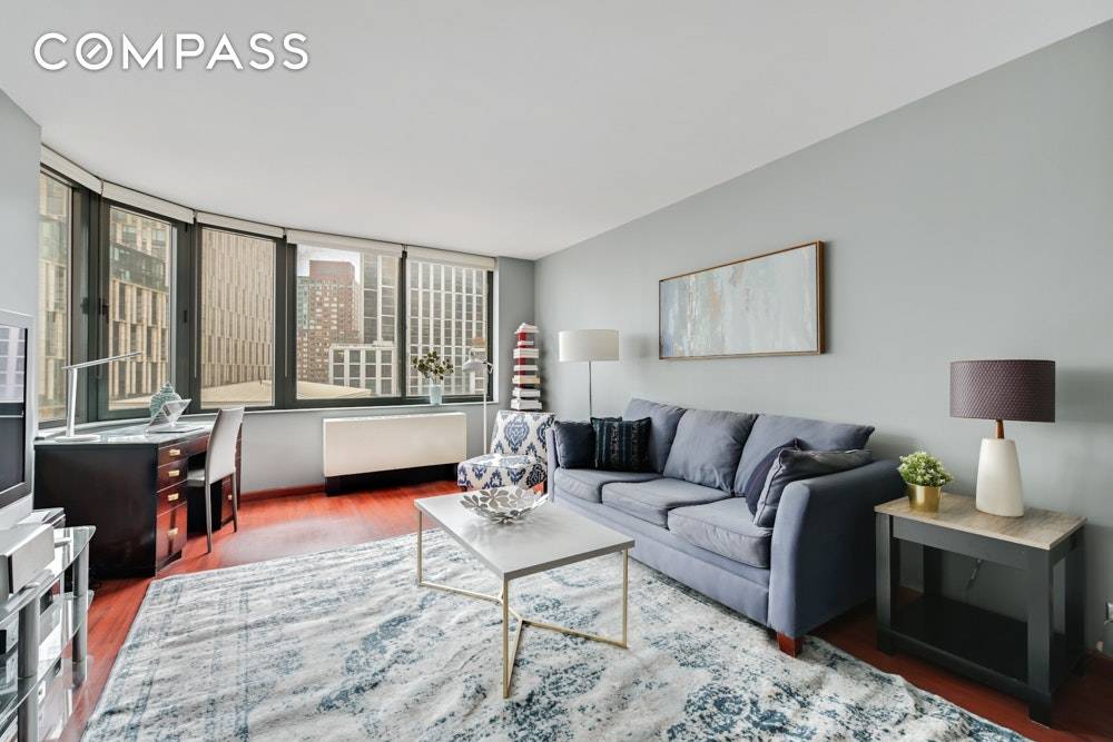 PRIME TRIBECA. Say yes to the opportunity to purchase a one bedroom in the much loved Greenwich Court Condominiums.