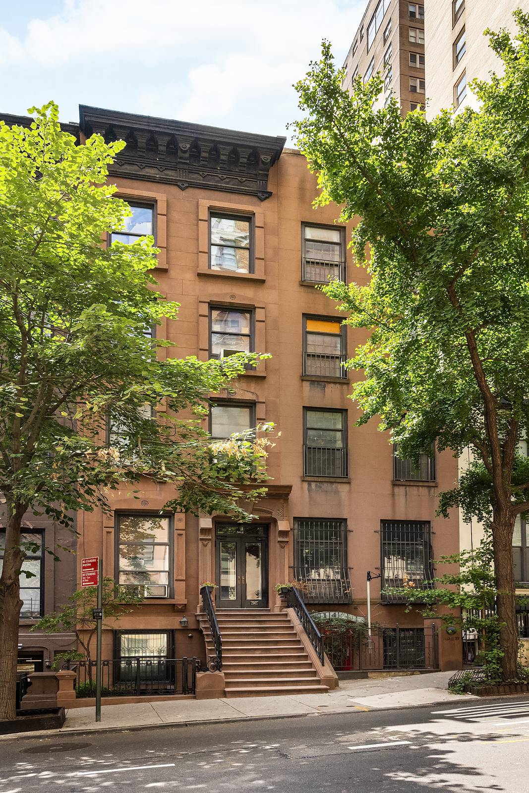 140 East 37th Street is a beautiful and historic single family home in the heart of Murray Hill.
