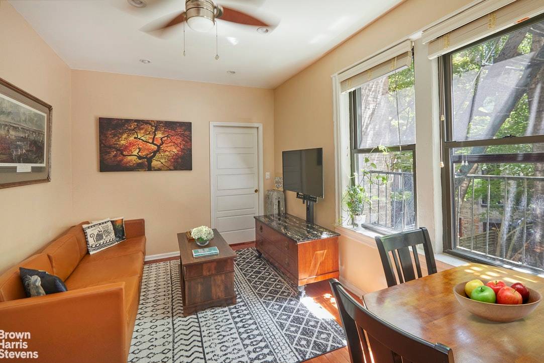 Great opportunity to purchase a Renovated, prewar one bedroom co op apartment in North Brooklyn Heights just around the corner from the promenade.