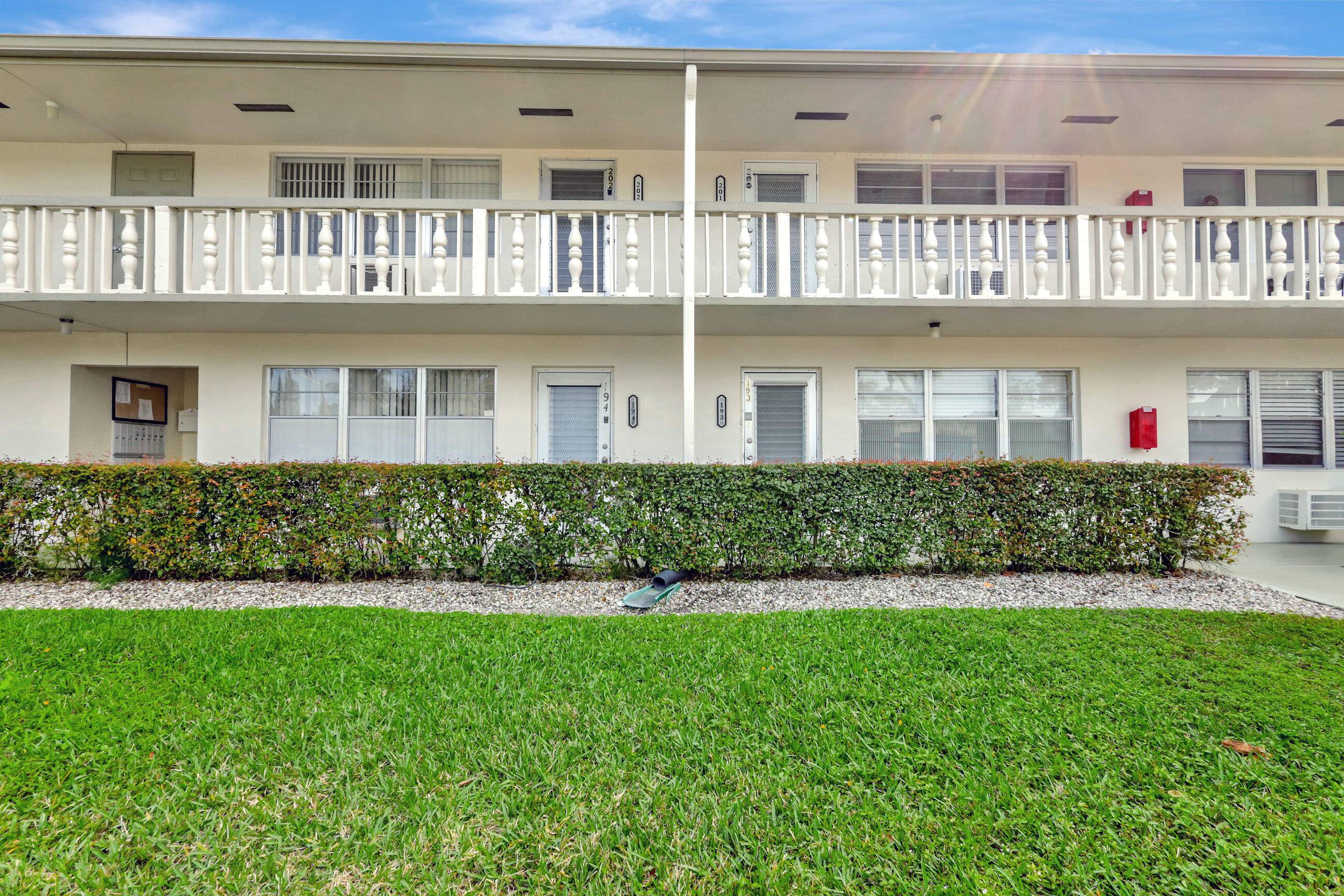 Welcome to your haven in Century Village, a lively 55 community in stunning West Palm Beach !