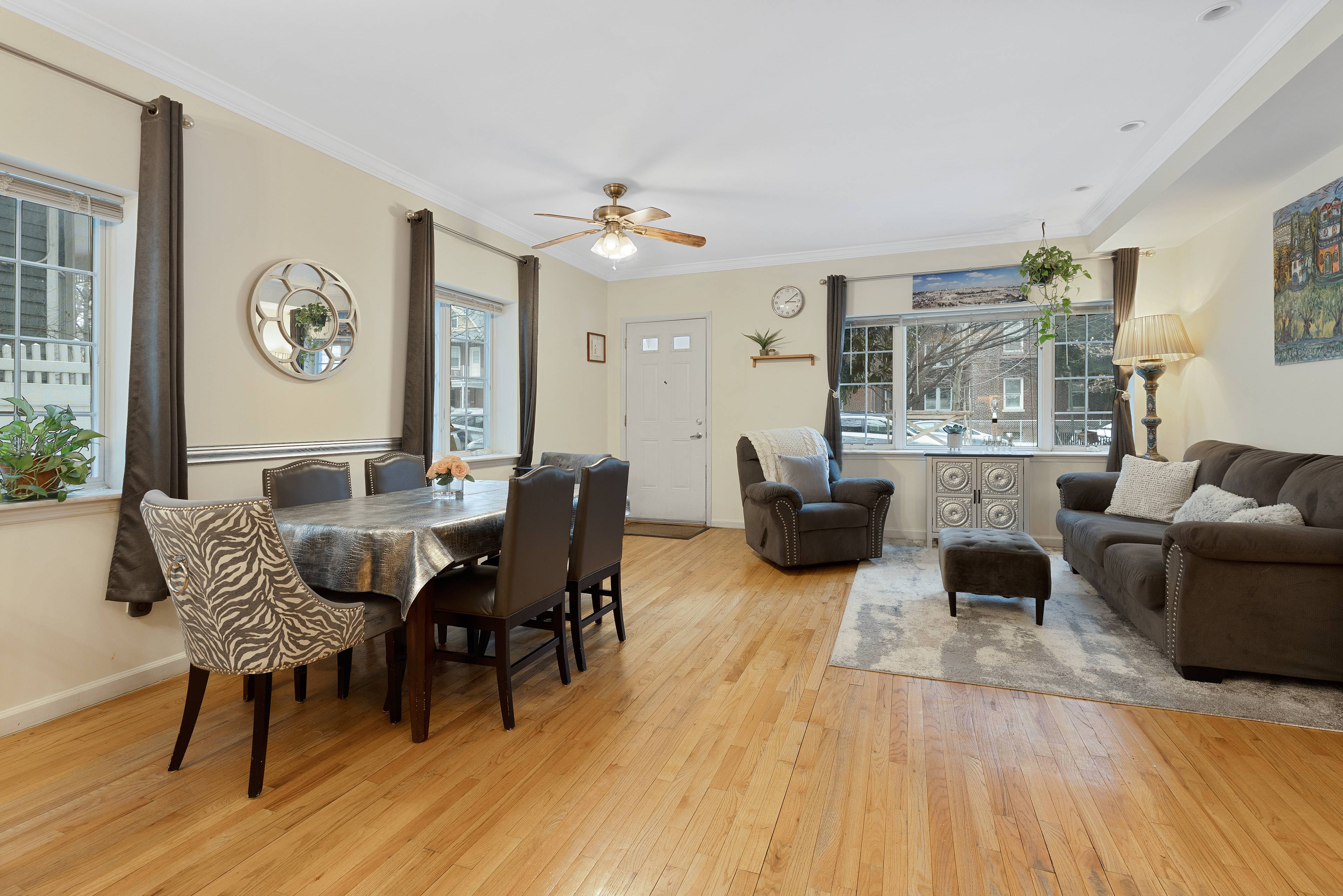 Room to roam ! Located in the Kensington Townhouses, on a quiet tree lined street, this bright and beautifully renovated 2 bedroom, 2.
