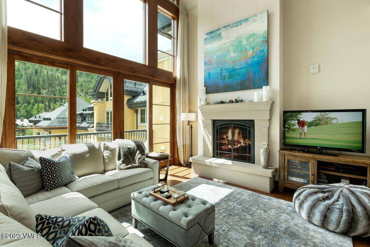 This gorgeous two story penthouse offers expansive views of Vail Mountain to the south, with soaring vaulted ceilings and top quality finishes throughout.