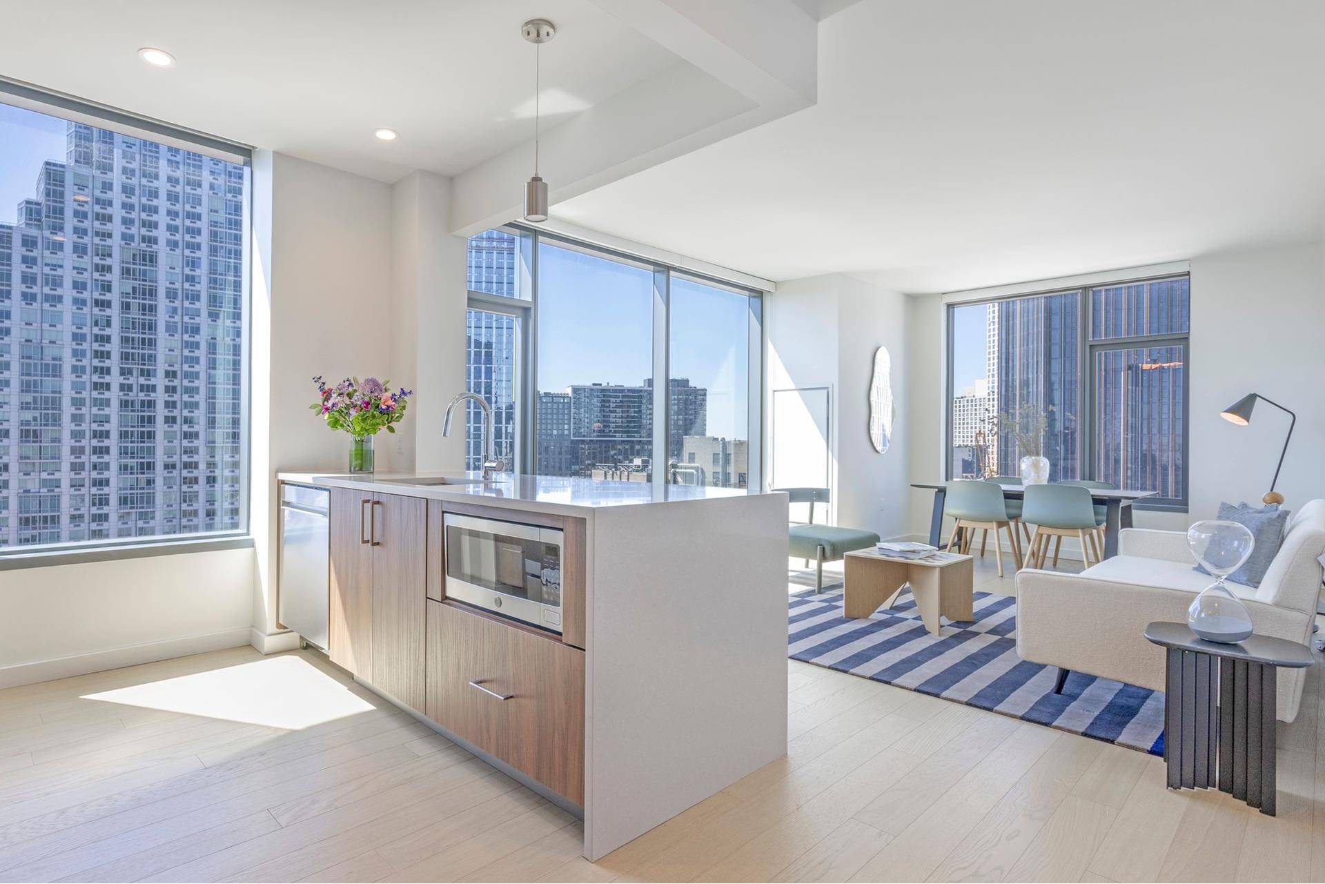 PREMIUM RESIDENCE COLLECTION BEAUTIFUL CORNER 2 BEDROOM WITH MULTIPLE EXPOSURES AND BREATHTAKING VIEWS OVERLOOKING THE MANHATTAN SKYLINE, EAST RIVER, SUNSETS, FT.