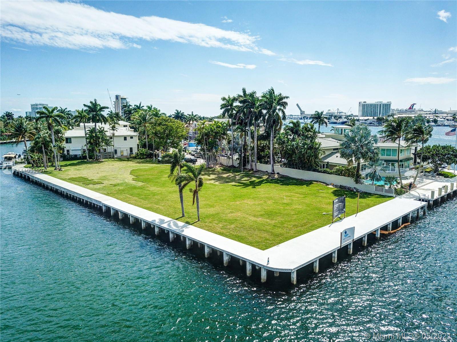 Spectacular Point lot where the intracoastal meets the New River offering panoramic open vistas.