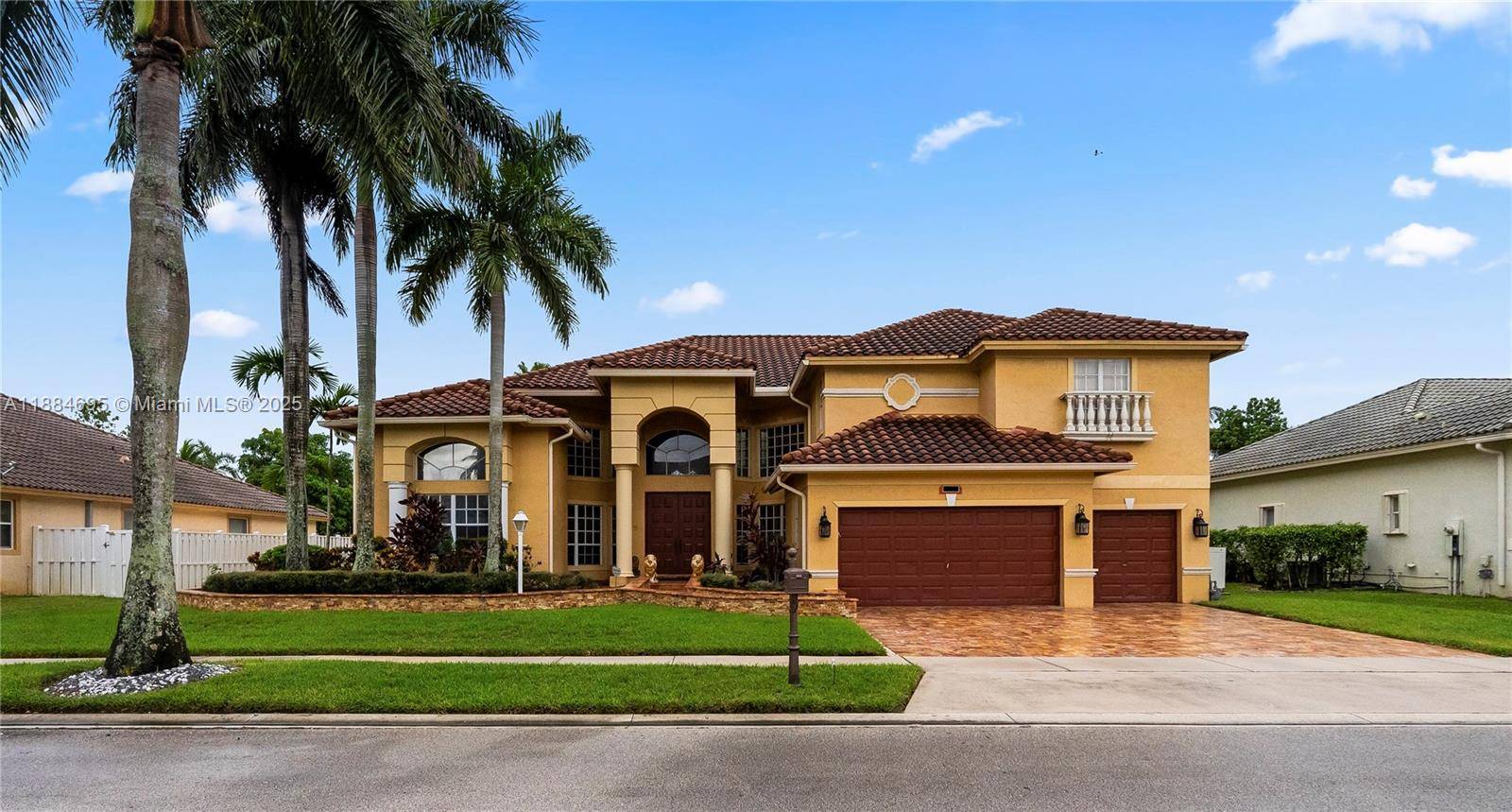 Welcome to your dream home in Pembroke Falls !