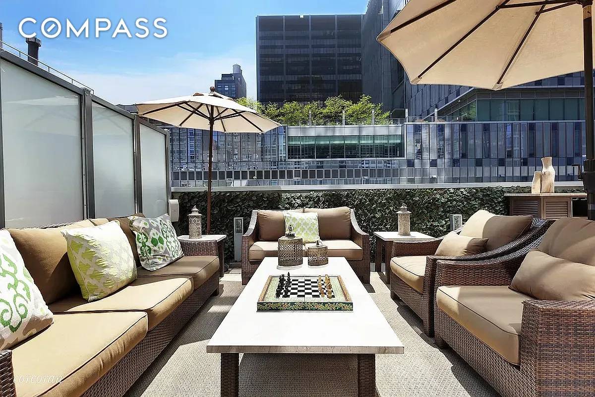 Stunning mint condition townhouse style duplex glamorously set within the amenities of a luxury condominium tower.