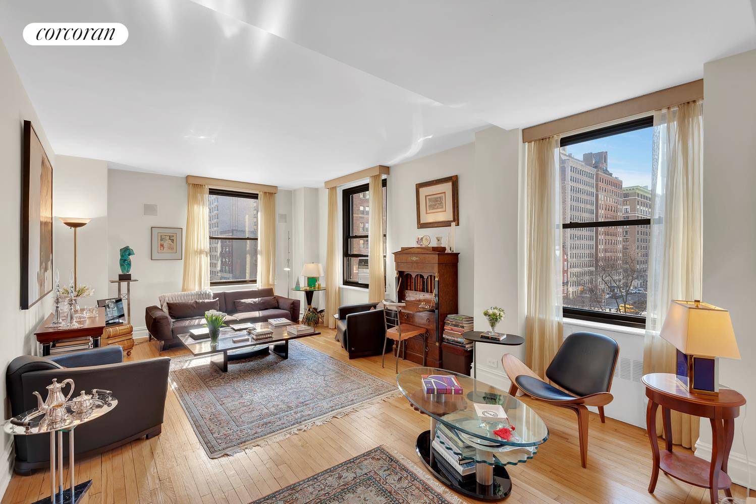 Apartment 5DH at 1040 Park Avenue is a gracious and expansive, sun filled 8 room combination home with abundant flexibility for its new owner.
