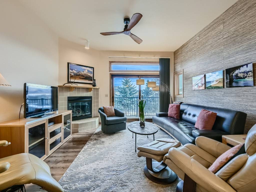 This is THE ONE ! The perfect condo in the perfect spot, just steps away from the bike path and the shores of Lake Dillon.
