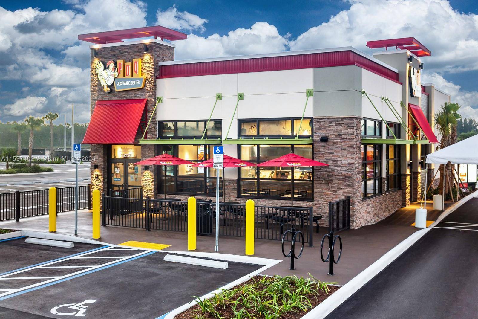 BRAND NEW 15 YEAR LEASE OPTIONS TO EXTEND 2023 CONSTRUCTION SCHEDULED RENT INCREASES CORPORATELY GUARANTEED PDQ recently executed a brand new 15 year lease with 5 5 year Options to ...