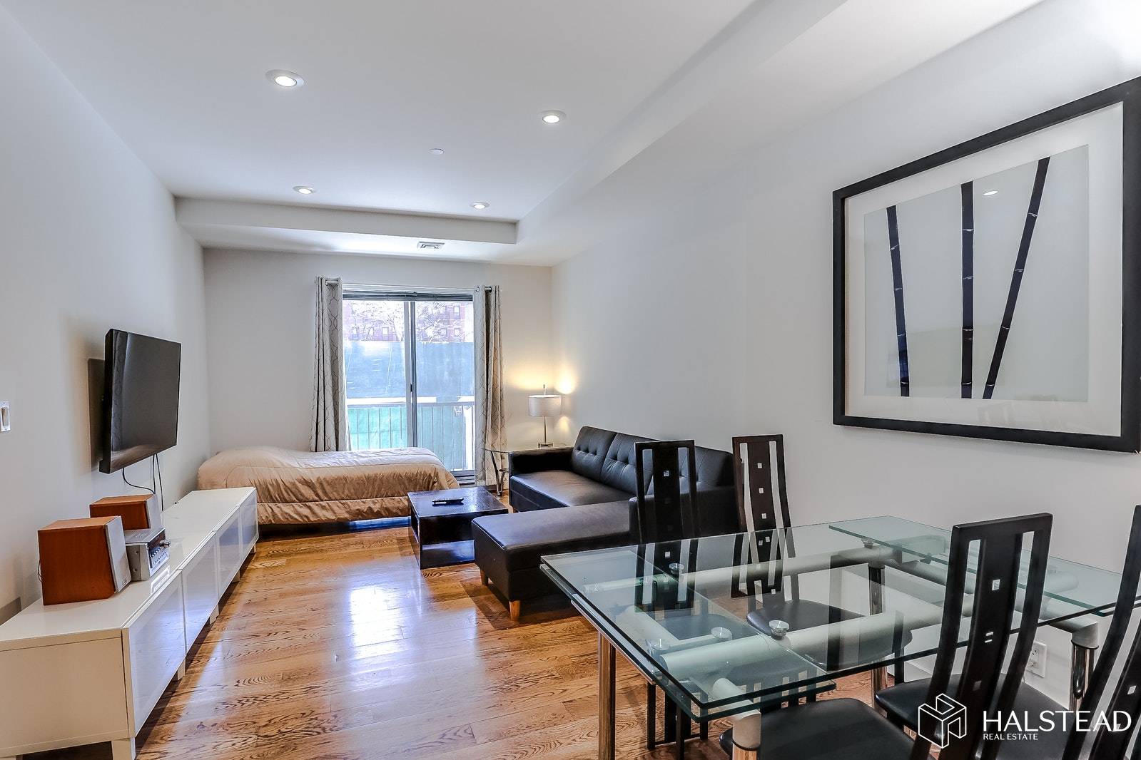 South facing, renovated 1BR in the heart of Murray Hill.