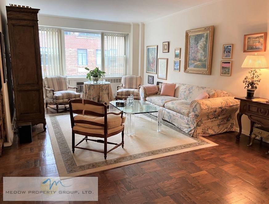 This ultra spacious split 2 bedroom 2 bath apartment is the perfect refuge from the city's hustle and bustle.