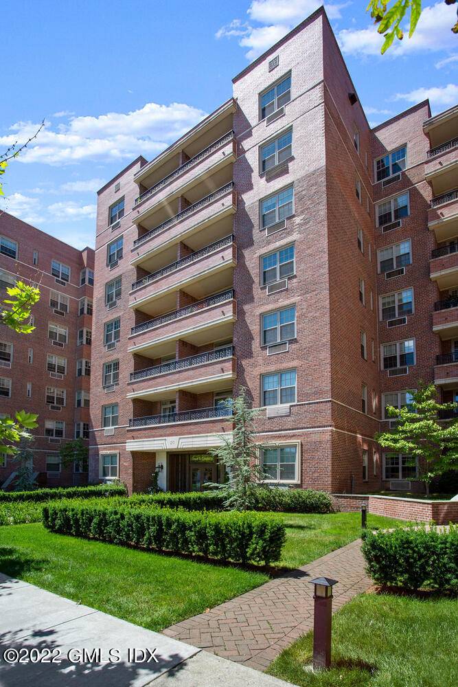You'll enjoy living in this spacious 5th floor, 2 bedroom 2 bath apartment at the premiere Town Country, just one block from Greenwich Avenue.