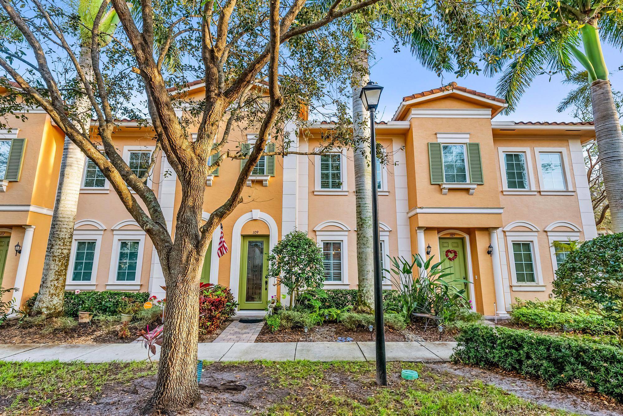 Welcome to this delightful two story townhome located in the esteemed Canterbury Place community, nestled in the heart of Jupiter within the coveted Abacoa area.