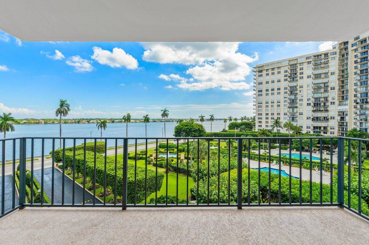 Enjoy luxury living at its finest, in this completely renovated condo boasting views of the intracoastal and Palm Beach.