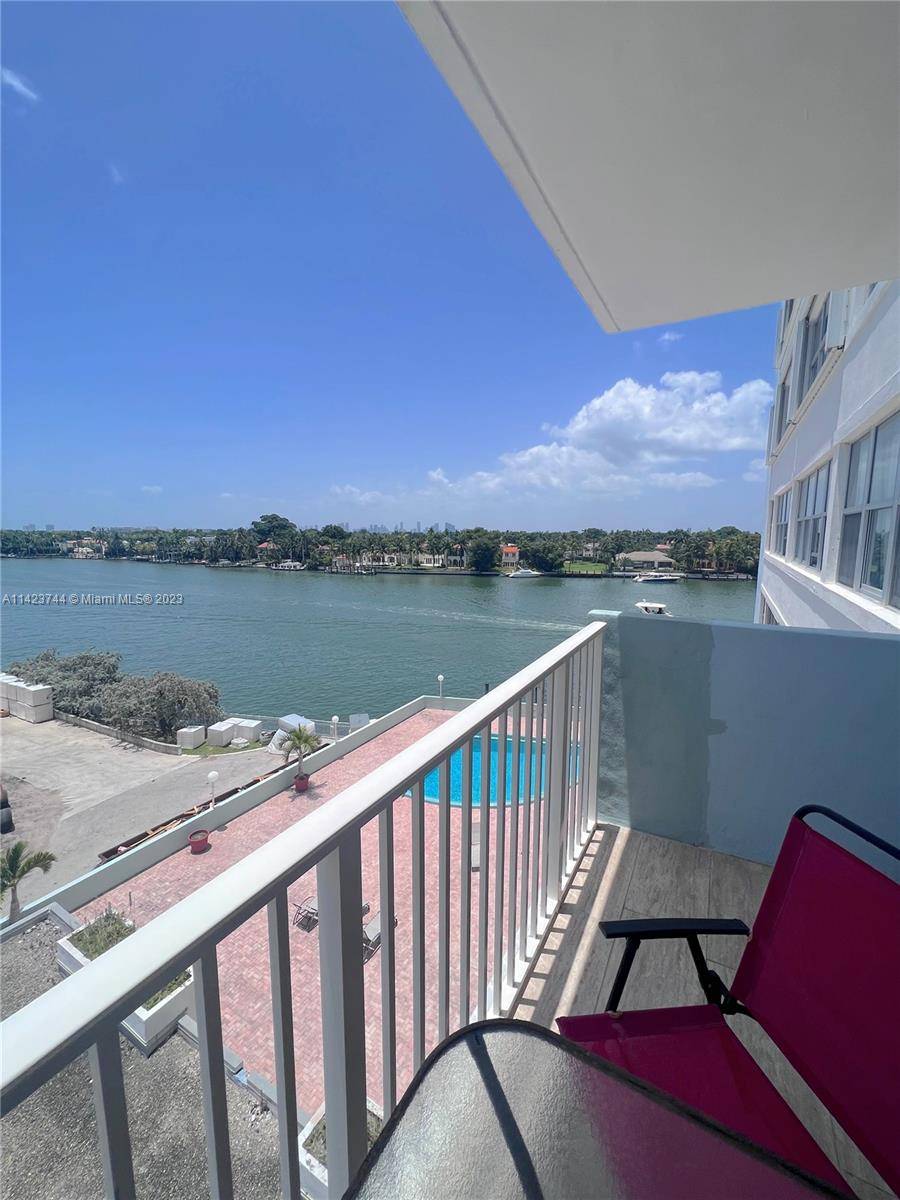 Welcome to this great 1 bedroom, 2 bath apartment, nestled in the prestigious Millionaire Row with an awe inspiring intracoastal view just across the beautiful beach.