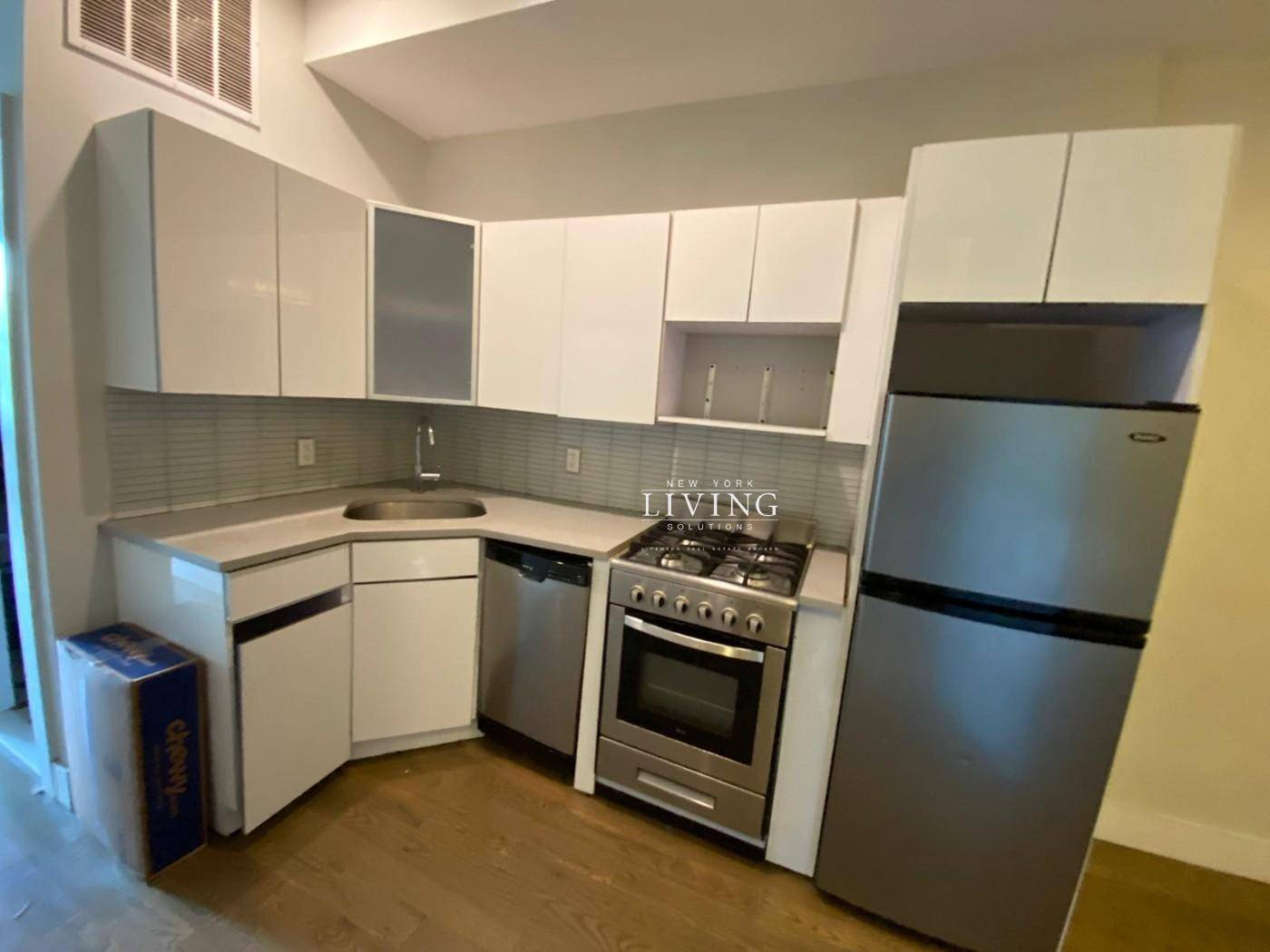 Gorgeous newly renovated large three bedroom apartment in Bushwick !