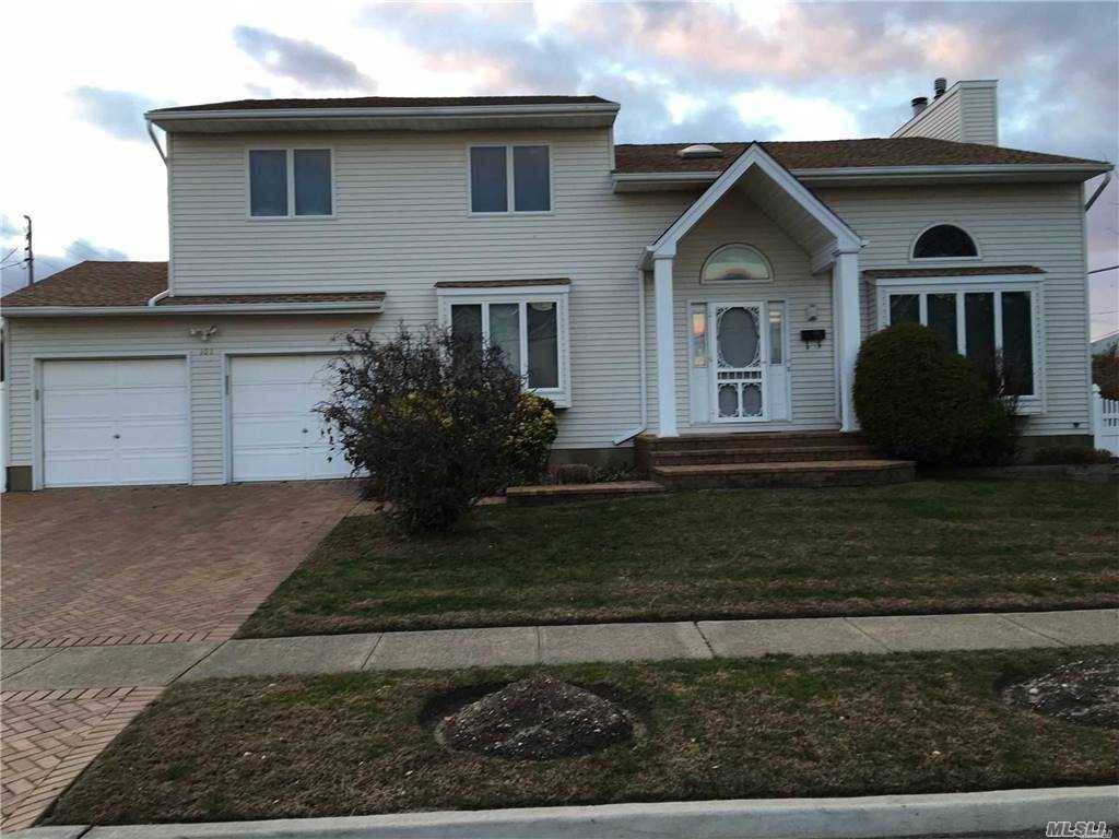 spacious young col with flr fdnr lg eik, den, mbr amp ; lux bth with soaking tub 3 bdrms and 1 bth, beautiful manicured gardens with 2 level deck barbeque ...